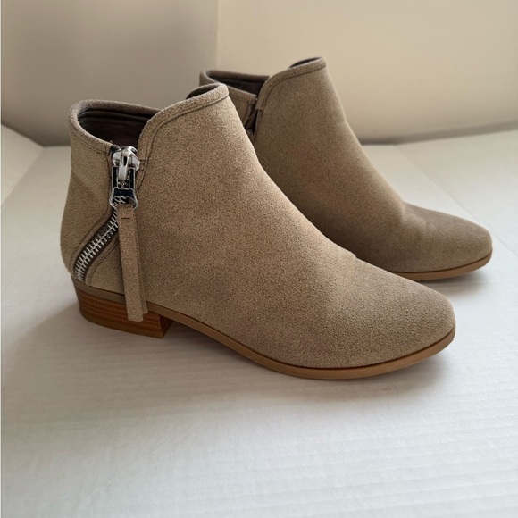 Call It Spring Women's Tan Ankle ‘Killian’ Booties Ladies Size 8 - Picture 2 of 9